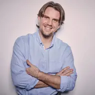 Simon R.