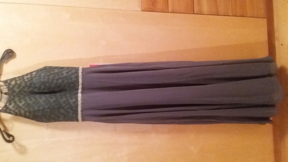 neues Ballkleid Gr. 32/34 grau/grün mit Spitzen