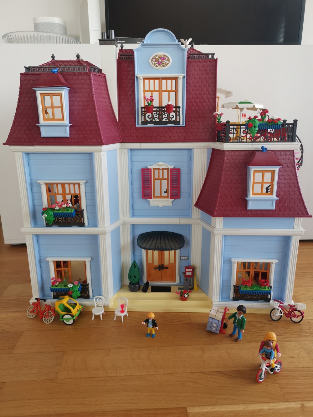Playmobil Villa   großes Puppenhaus voll möbliert