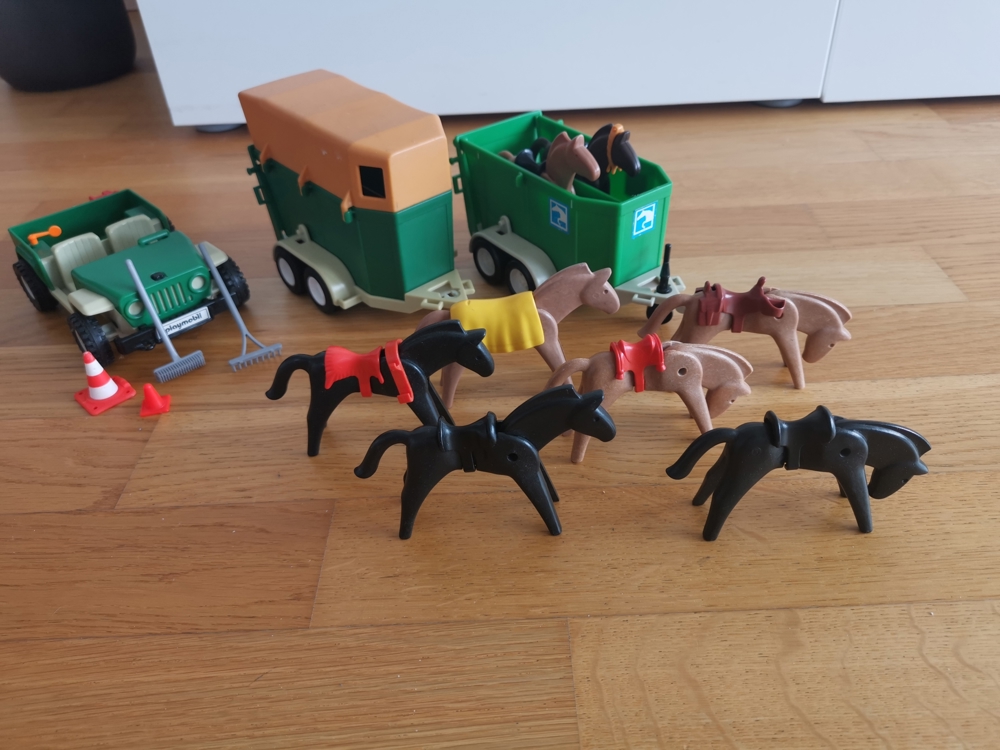 Pferde mit Anhänger Playmobil