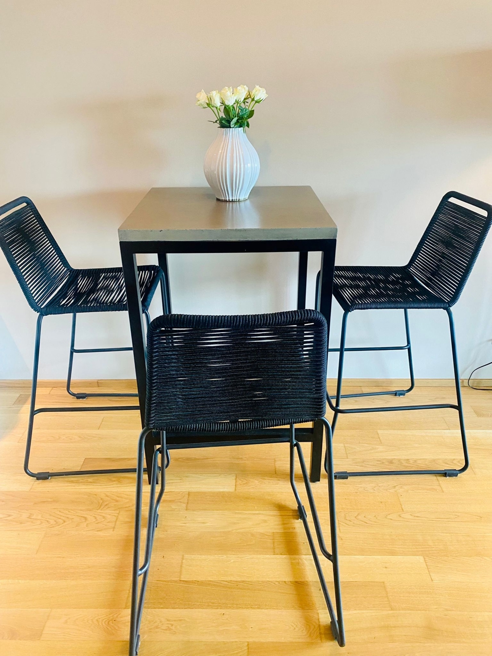 Designermöbel - Tisch und Stühle
