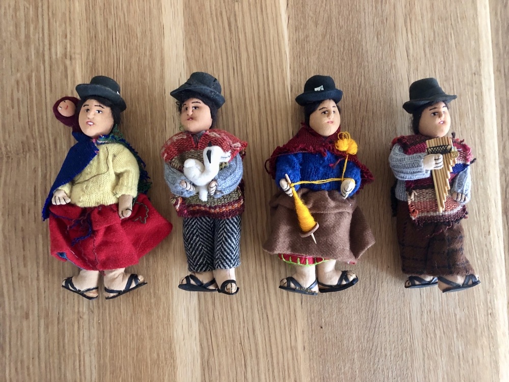 Biegepuppen mit original bolivianischer Kleidung 4 Stück