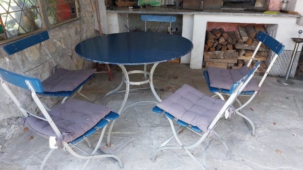 Gartentisch mit Stühlen
