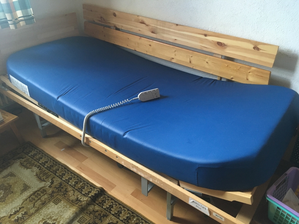 Pflegebett - elektrisch verstellbar