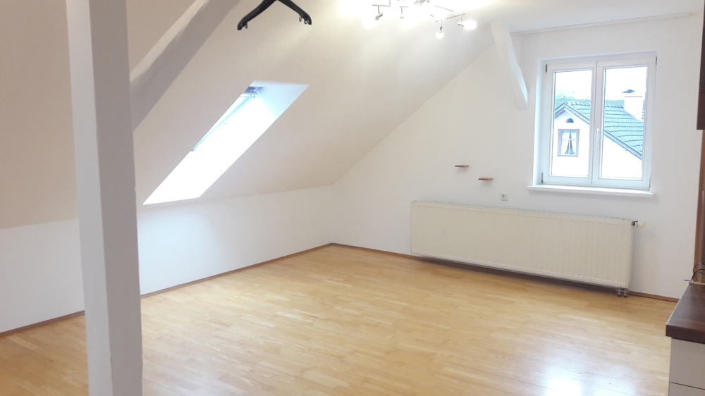 2 Zimmer Dachgeschoßwohnung Zentral und gemütlich SCHLINS