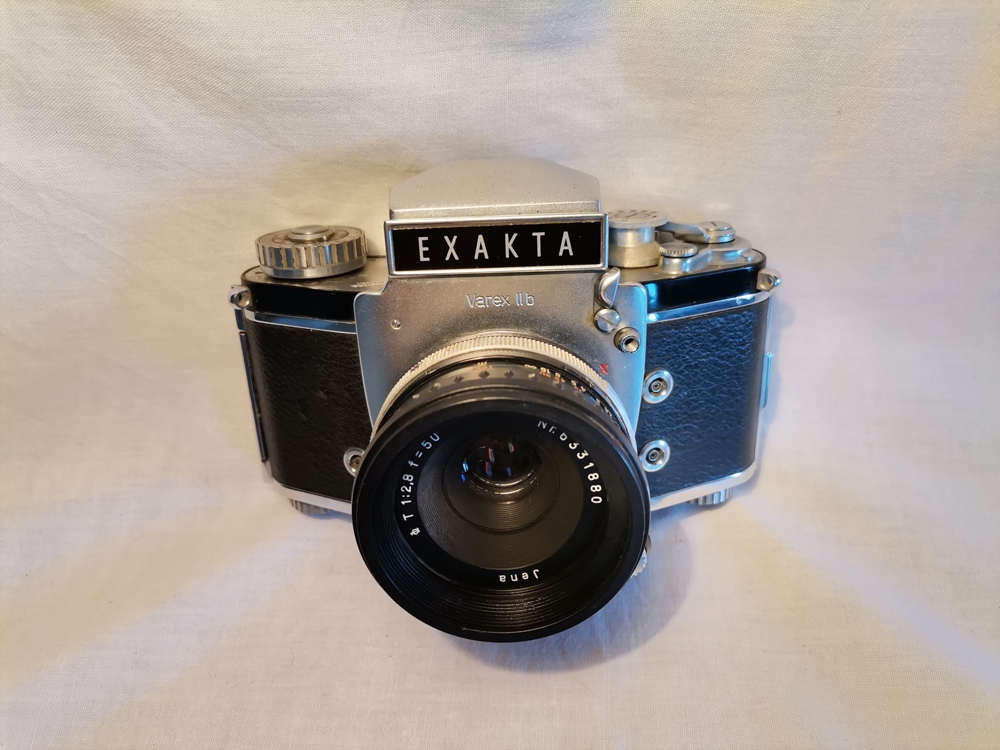 Vintage Camera Exakta Varex IIb Jhagee Drezden mit Objektiv T 1:2,8 analoge Spiegelreflexkamera