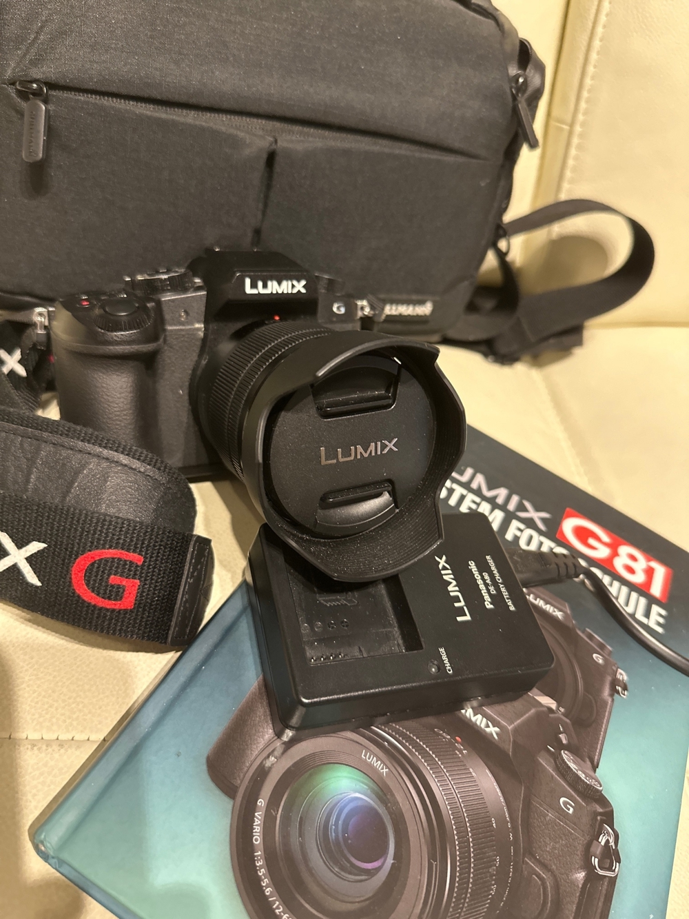 Foto und Filmkamera lumix g Objektiv 12-60 mit Fotobuch Ladegerät und Tragetasche