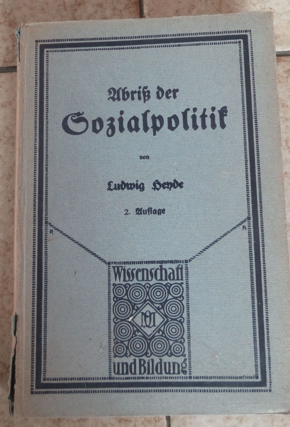 Abriß der Sozialpolitik. Aus der Reihe: Wissenschaft und Bildung; Band 158;