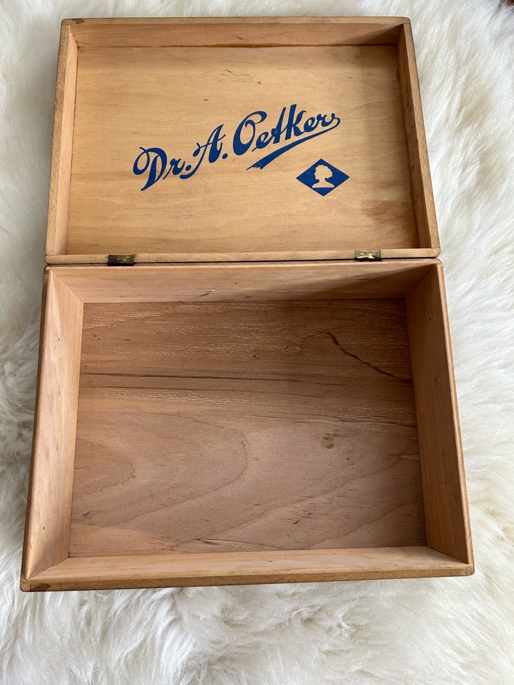 Alte Holzbox von Dr. Oetker