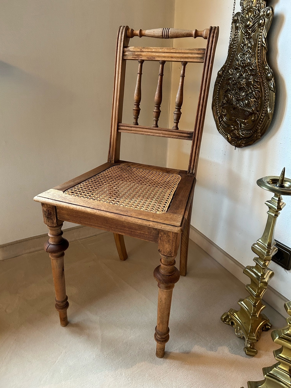 Antiker Stuhl mit Wiener Geflecht