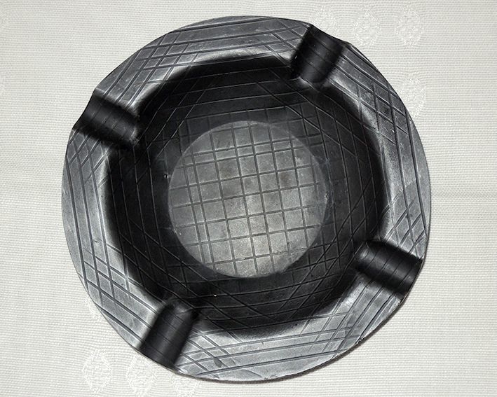Aschenbecher, 18,5 cm Durchmesser, Metall