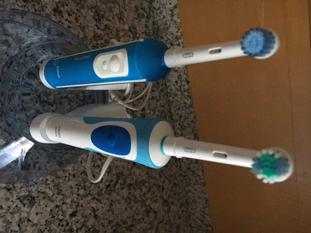 Zahnbürsten Oral B 2 x Mal