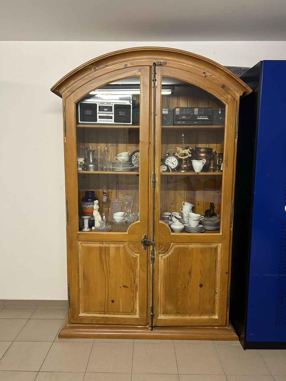 Rundbogenschrank