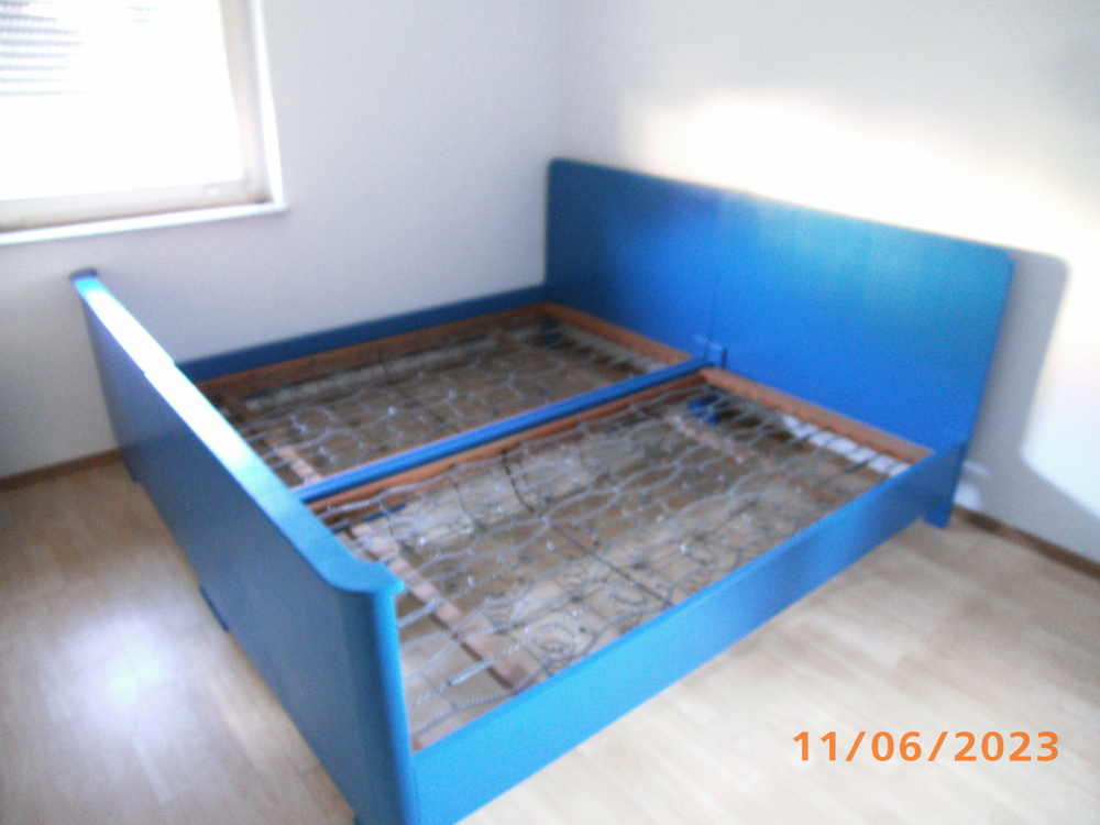 DOPPELBETT AUS HOLZ IN BLAU