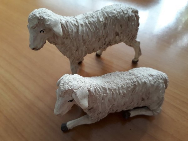2 handgemachte Schafe