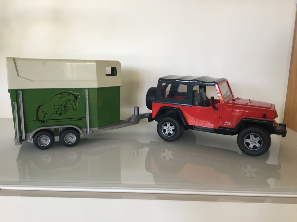 Playmobil Jeep mit Pferdeanhänger