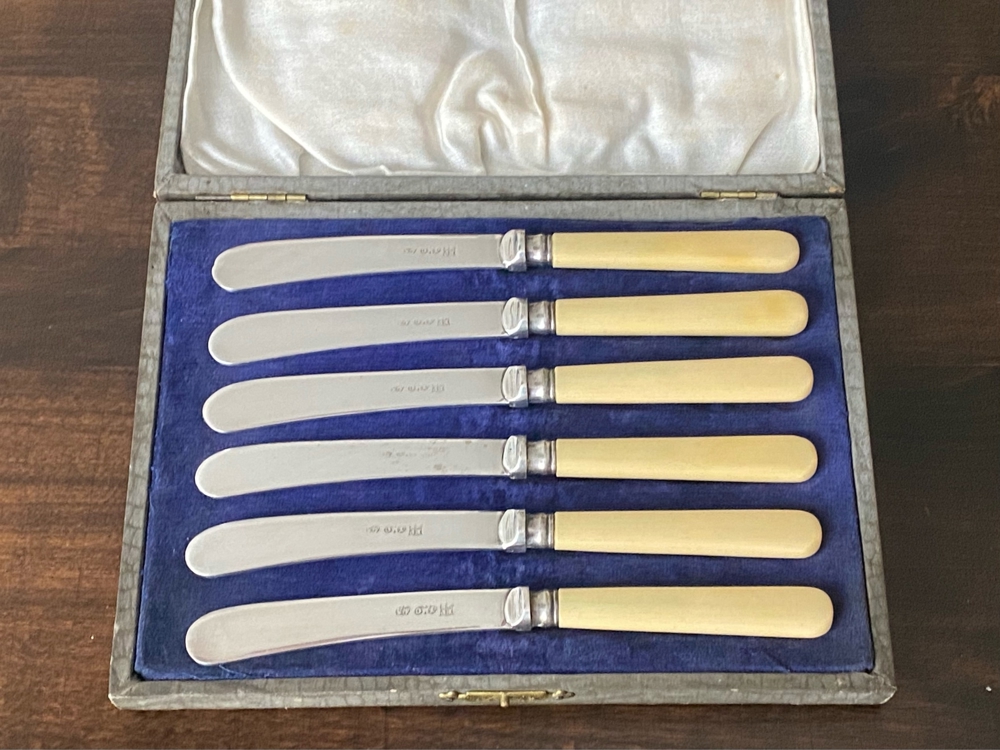 Art Deco Buttermesser