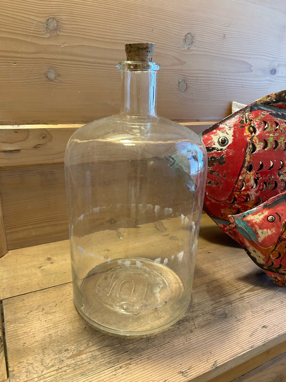 Große alte Schnapsflasche mit Korken
