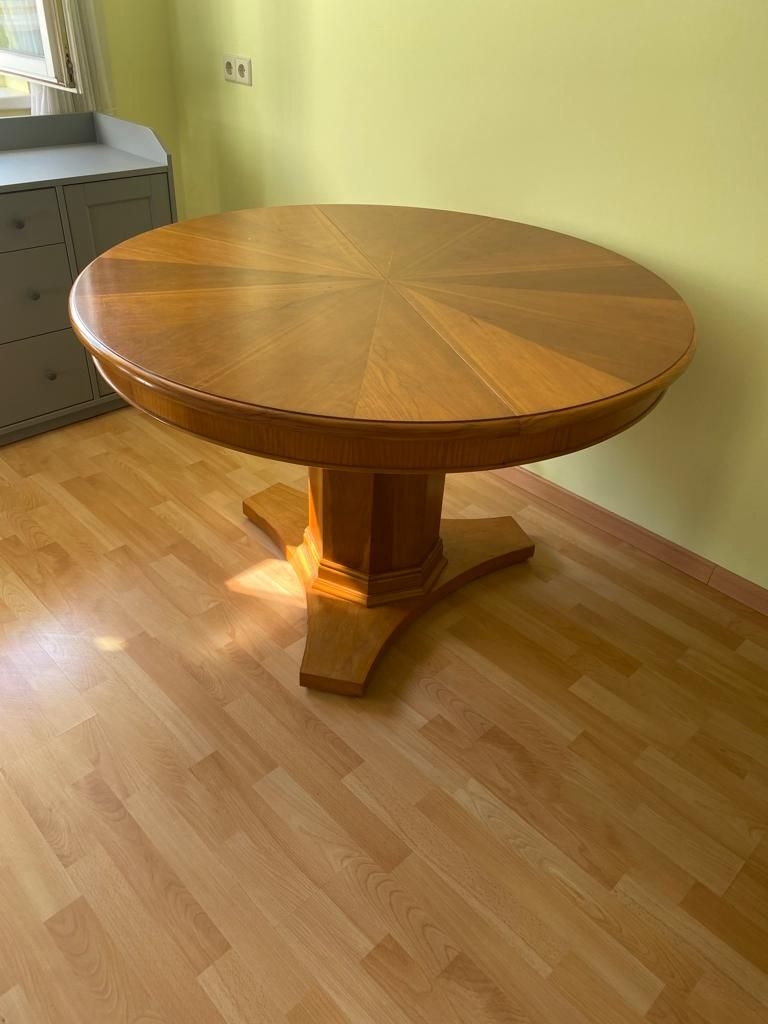 Antiker runder ausziehbarer Tisch