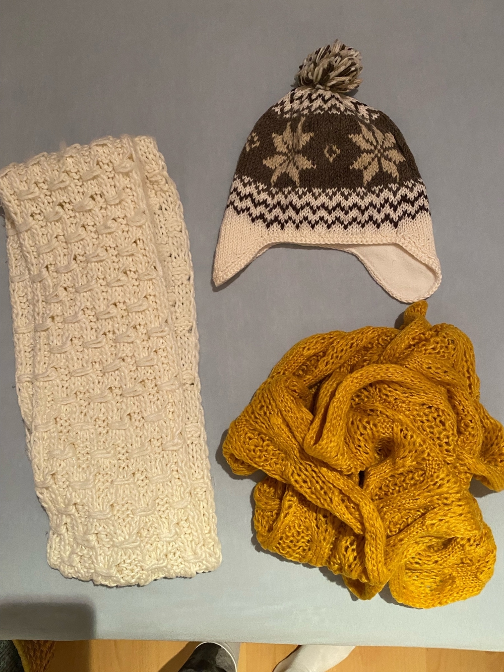 Schals und Mütze
