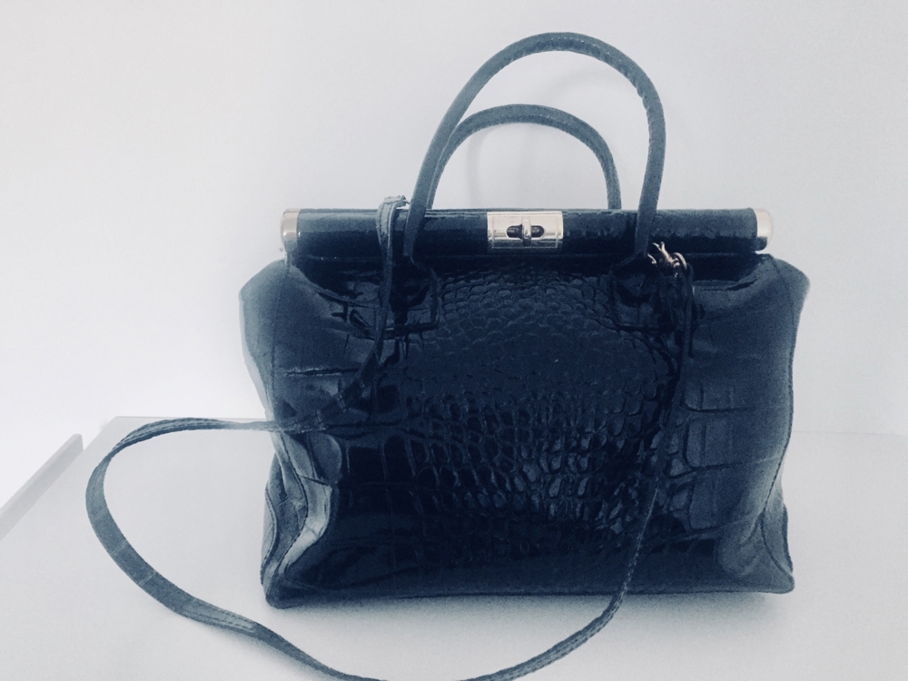 Schwarze Handtasche mit Details