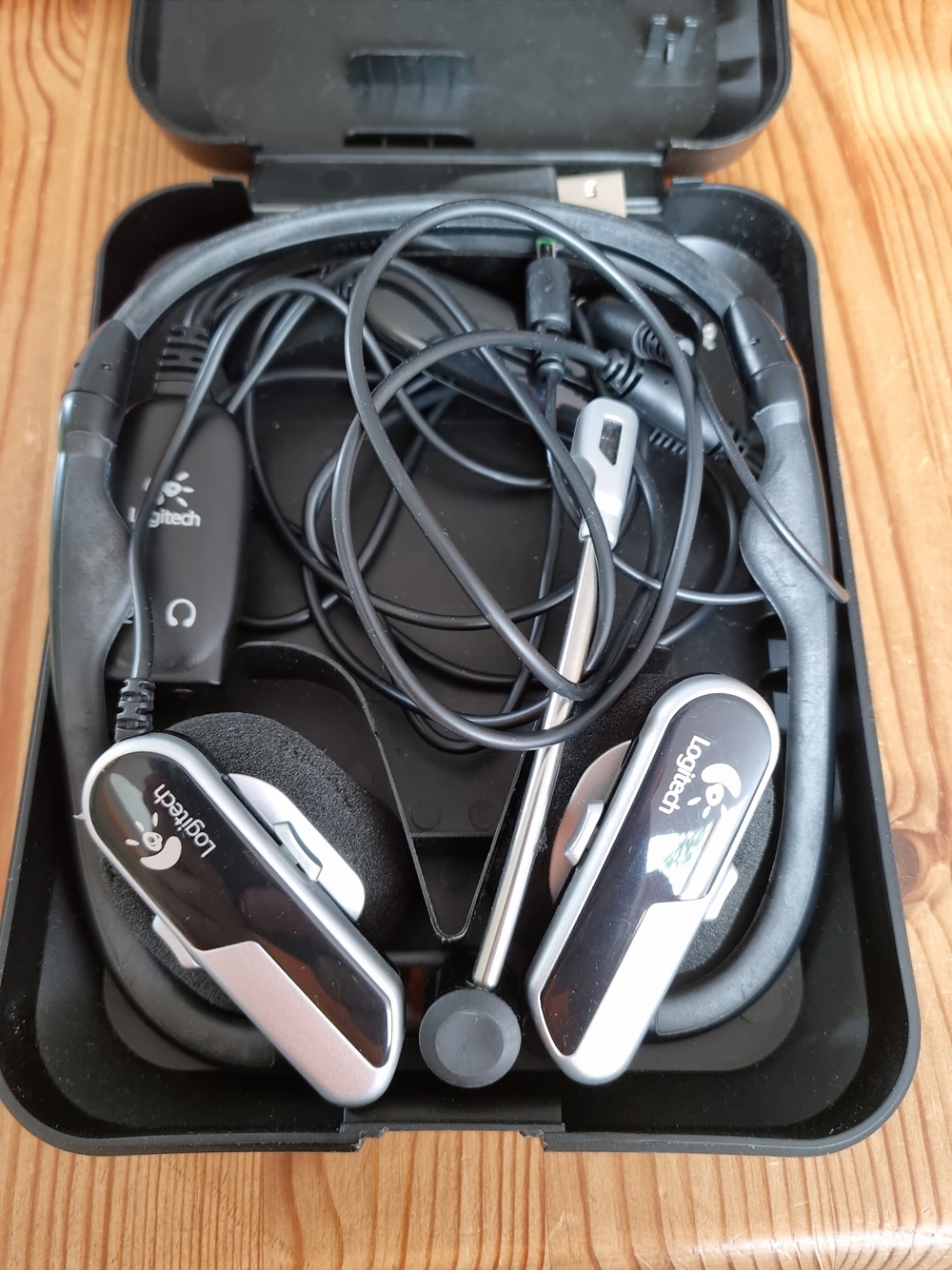 Logitech Headset (mit Kabel) für online Konferenzen NEU