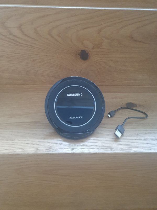 Samsung "Wireless charger Ladestation"