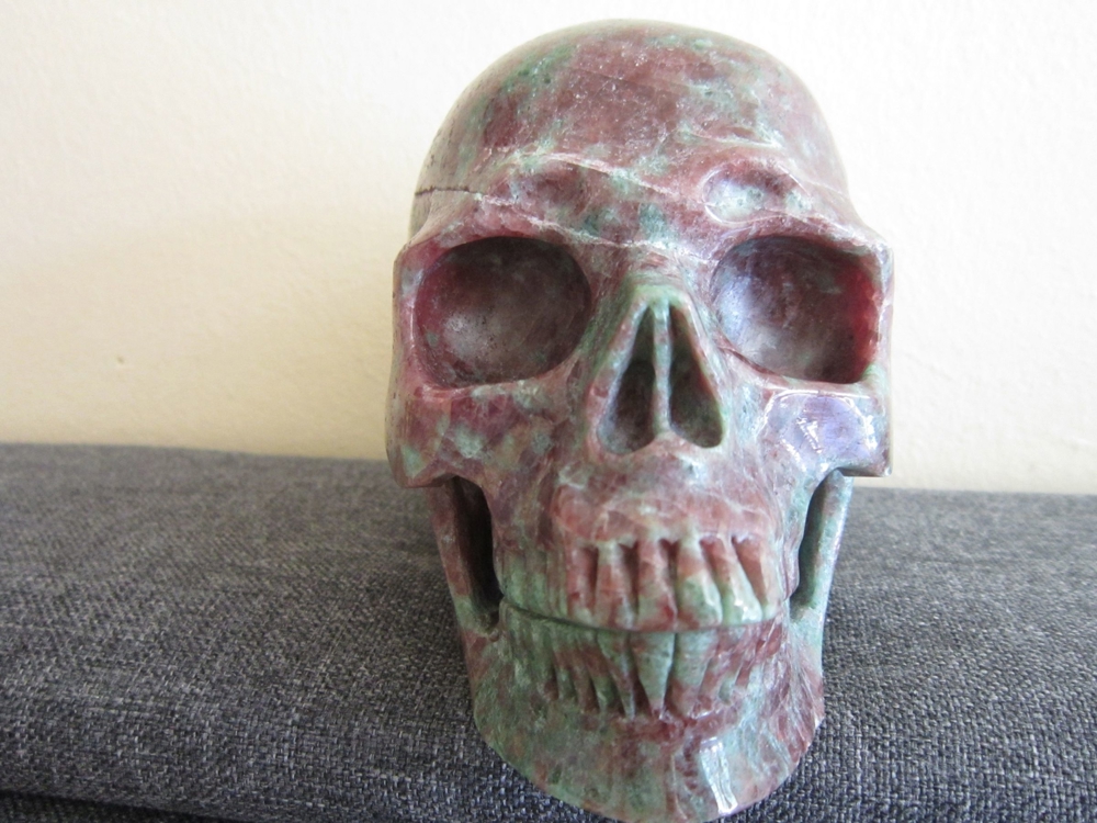 XL Edelstein Skull, Granat, 1,650kg, Kristallschädel,Totenkopf, Handarbeitskunst