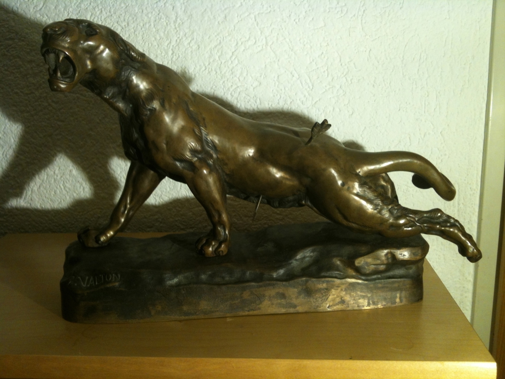 Bronzeskulptur Verwundete Löwin