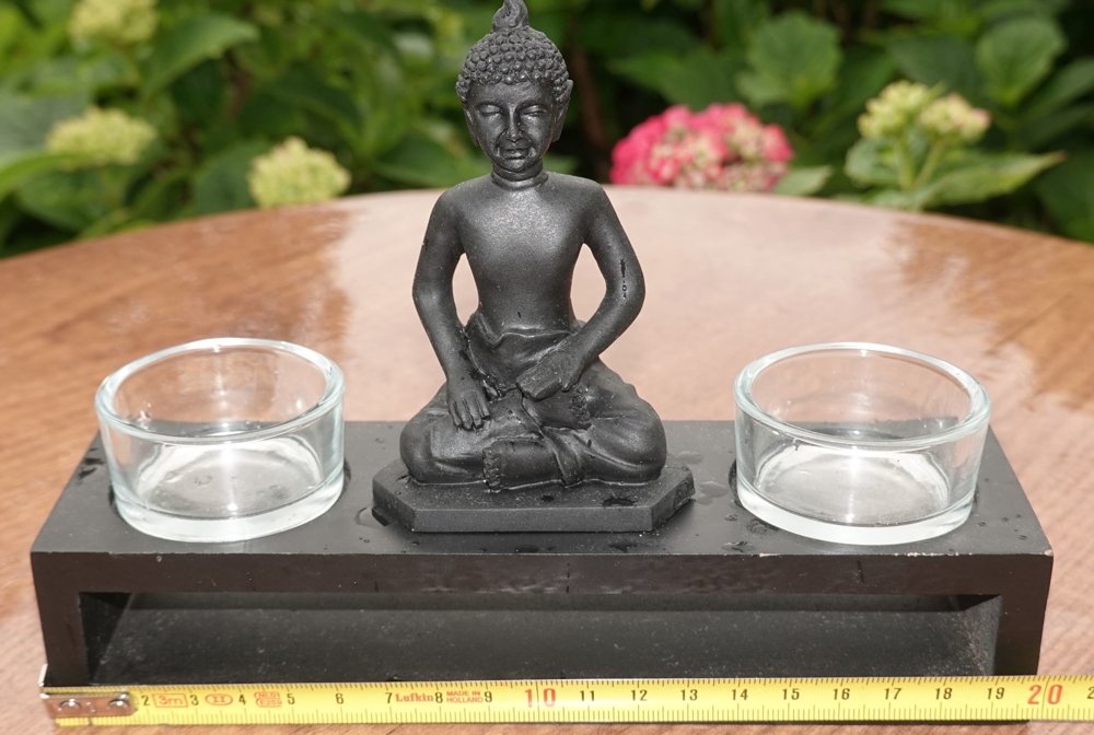 Buddha mit 2 Teelichtern