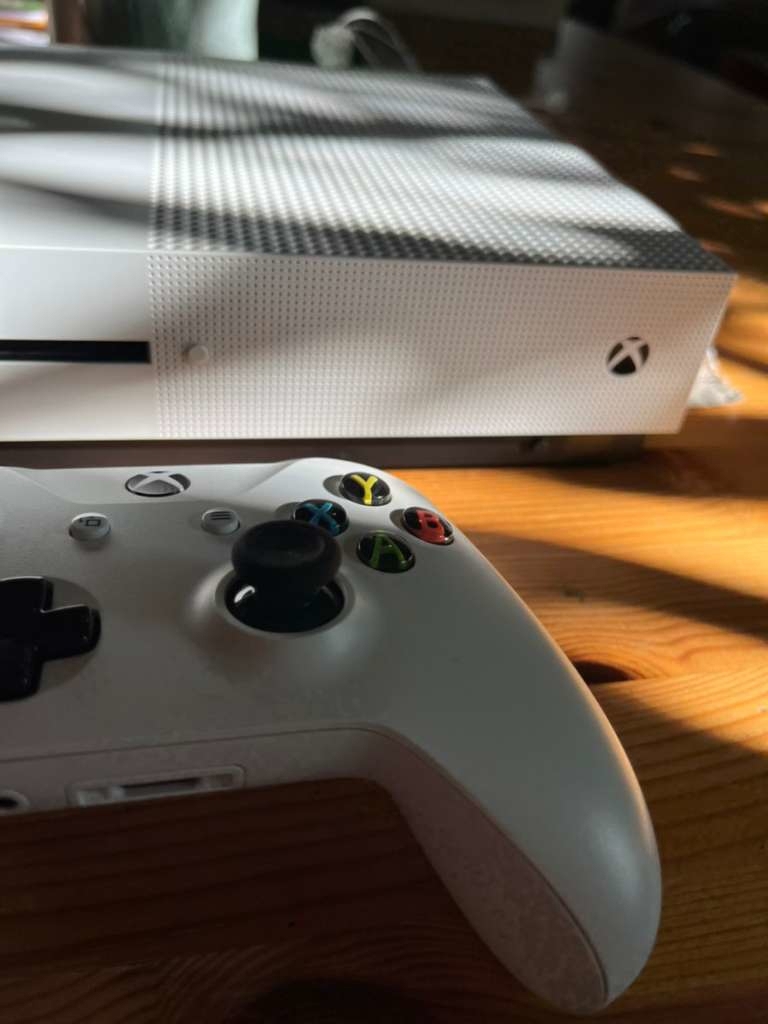 XBox one s 1TB inkl. Controller - Topzustand !