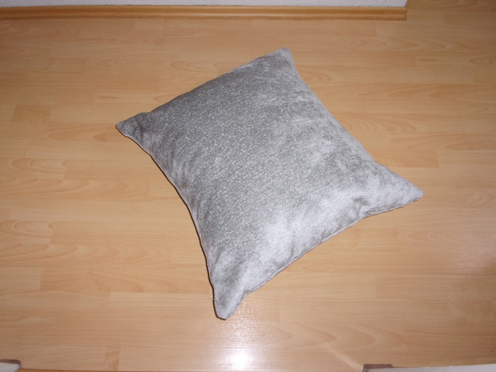 silbergraue  Kuschelkissen 