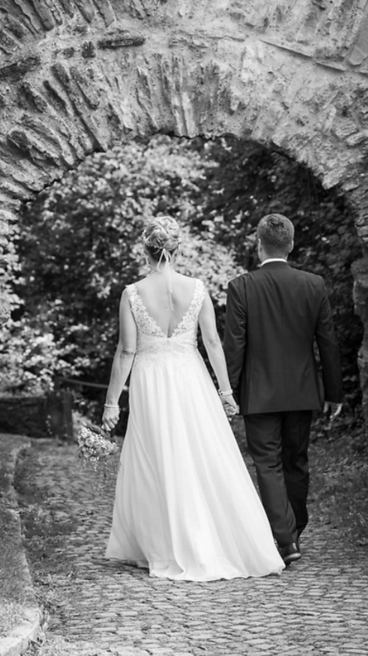 Suchst du ein schönes elegantes Brautkleid für deine Hochzeit Gr. 40 m. NEUER Jacke s..B+Text
