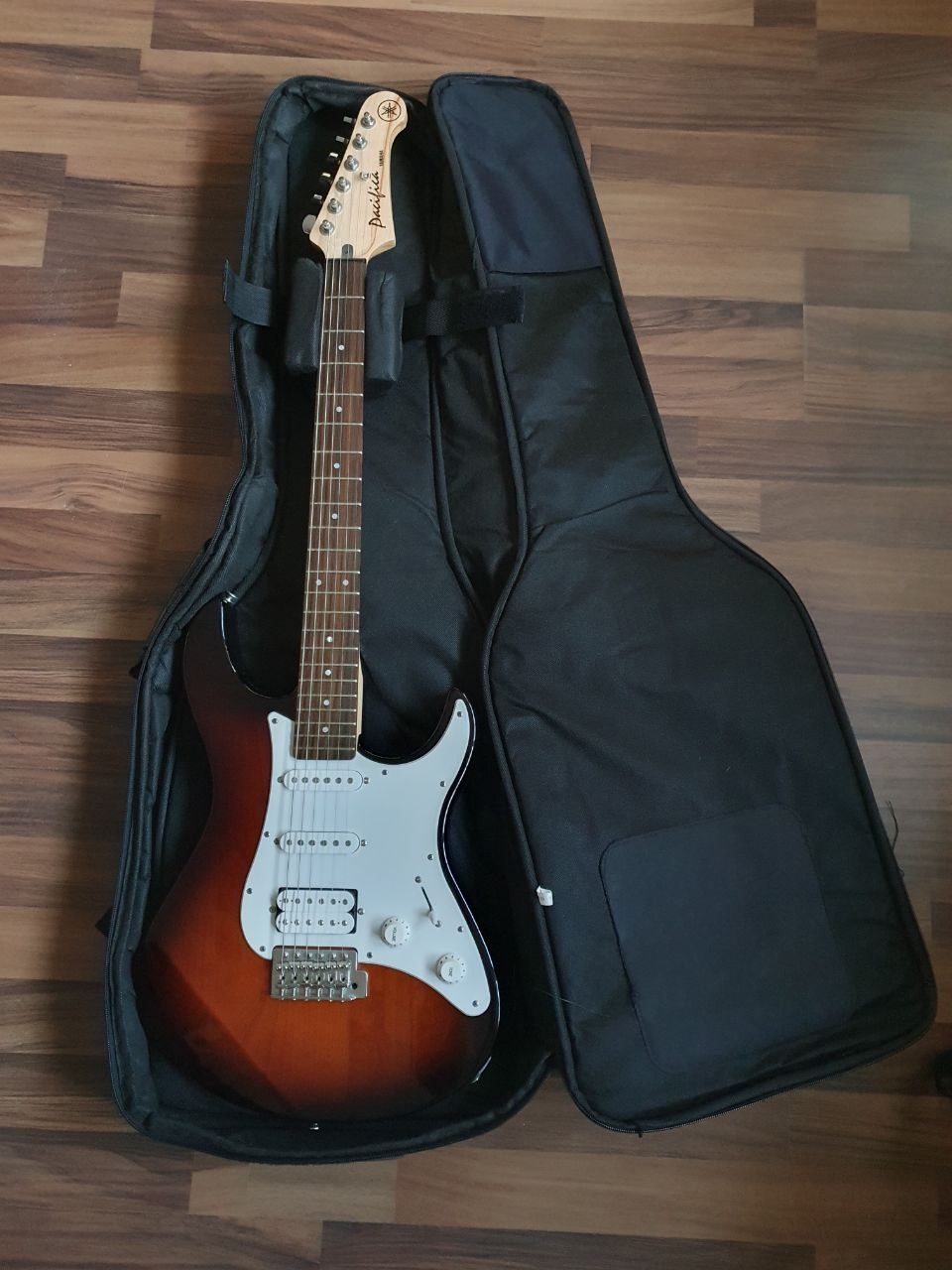 Yamaha Pacifica 112