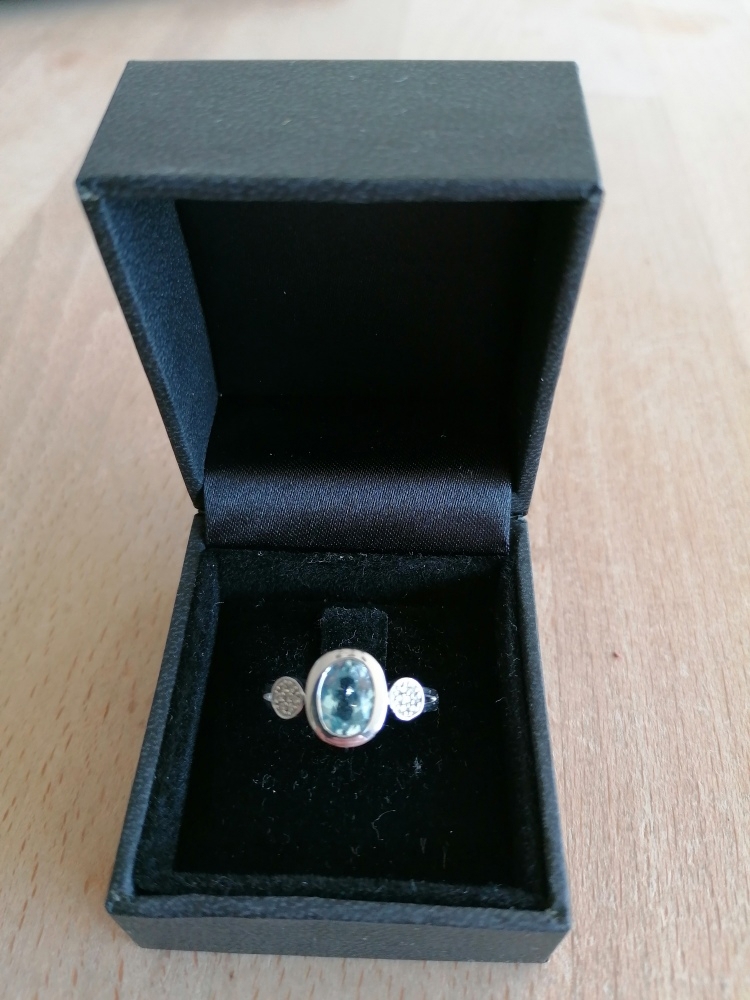 Ring Silber 585 mit hellblauem Topas