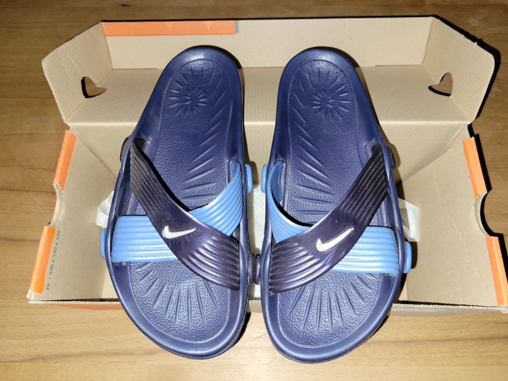 NEUE Nike Badesandalen Gr. 5