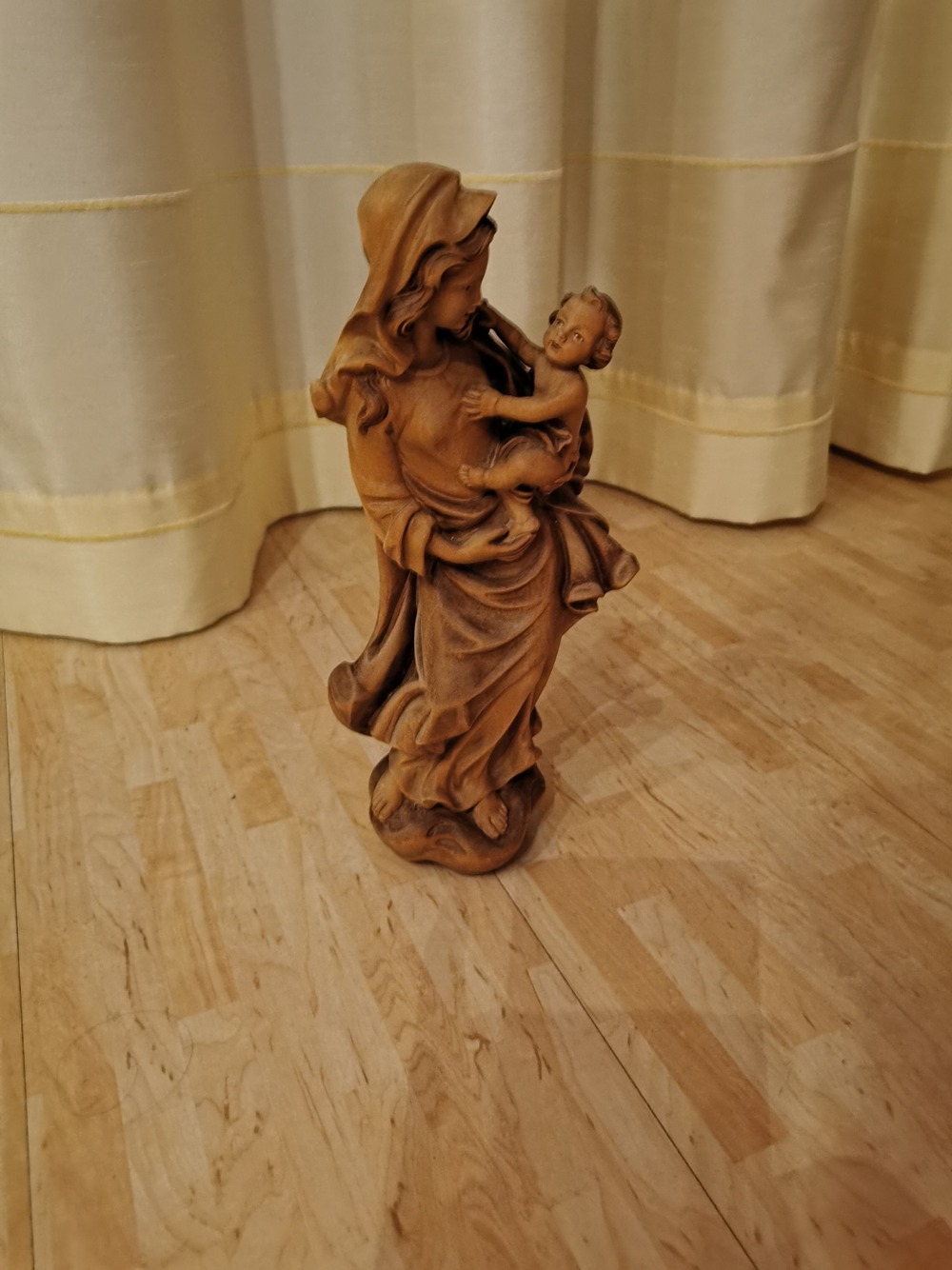 Maria mit Kind Holzschnitzerei Südtirol