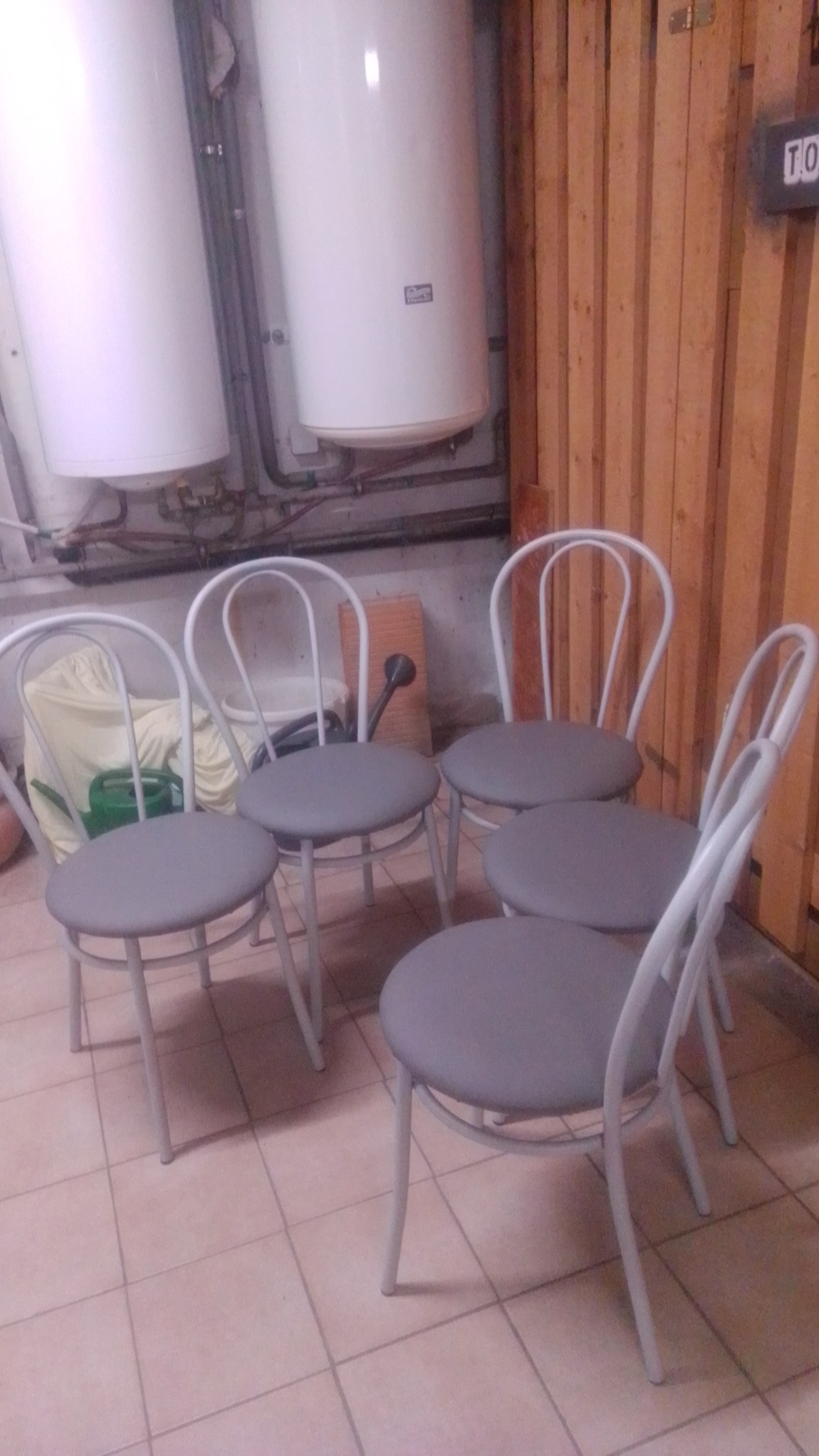 5 Stück Stühle in Kunstleder grau