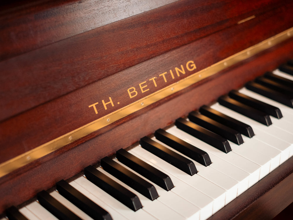 Sehr schönes Klavier der Marke Th. Betting. Kostenlose Lieferung in ganz Vorarlberg (*)