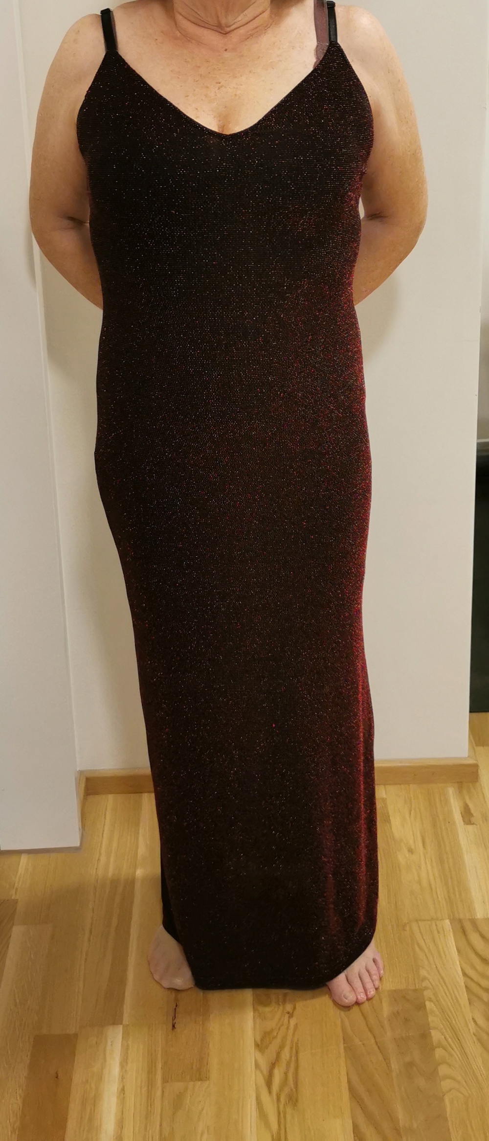 schwarz rot glitzerndes Ballkleid 