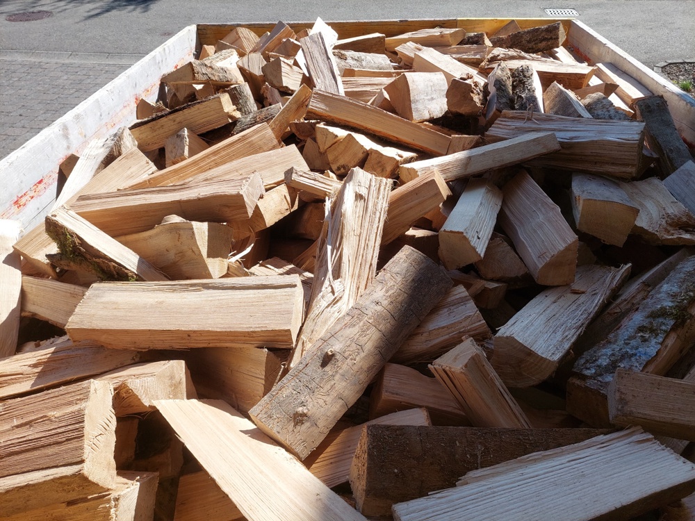 Brennholz 33 cm trocken frei Haus geliefert im Großraum Bregenz
