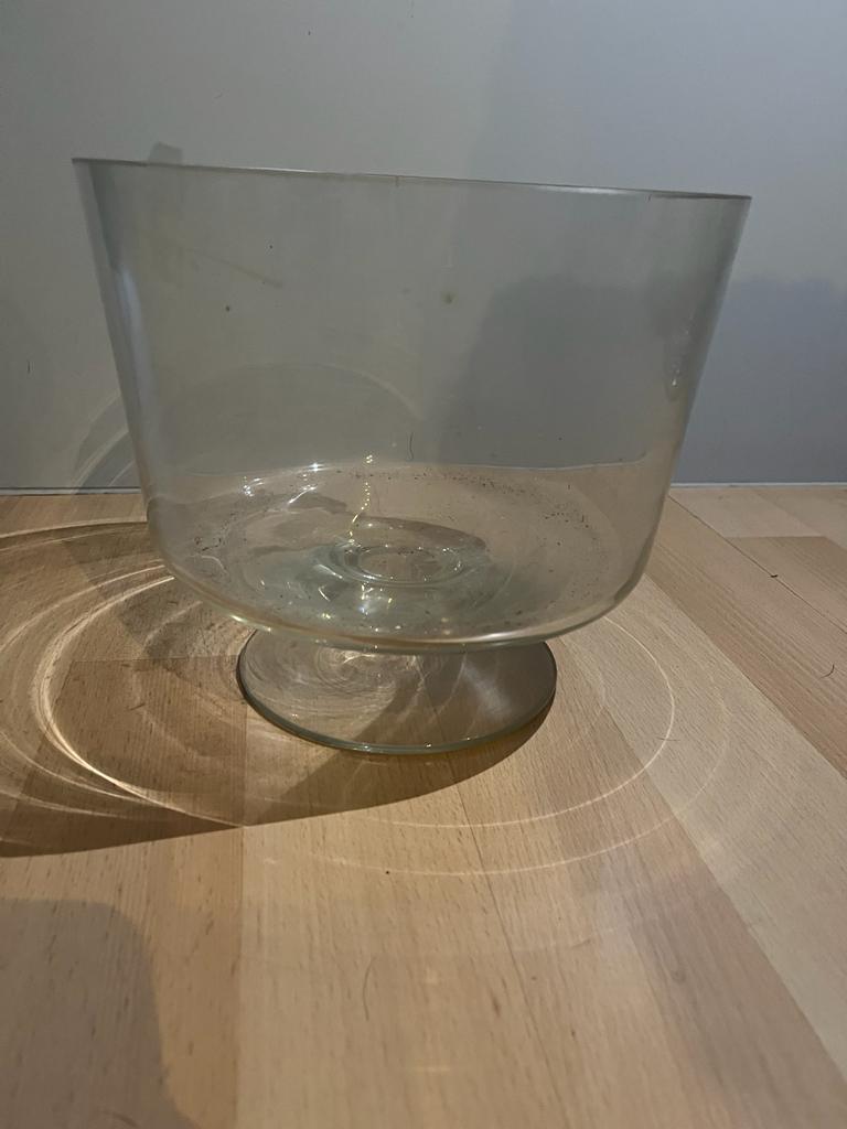 Runde Glasvase mit Fuß