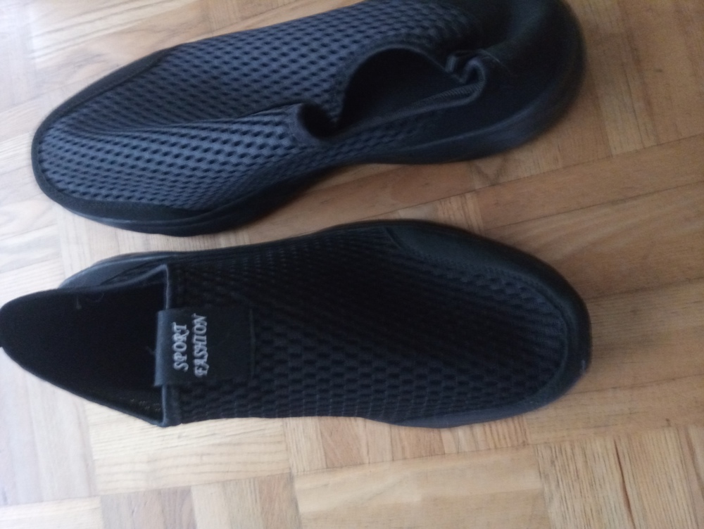 Leichter Sportschuh Gr. 47 NEU