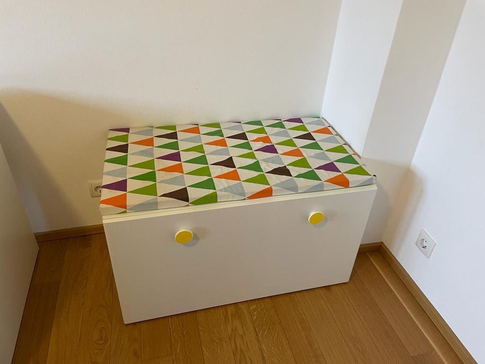 Ikea Bank mit ausziehbarer Kiste zu verkaufen;