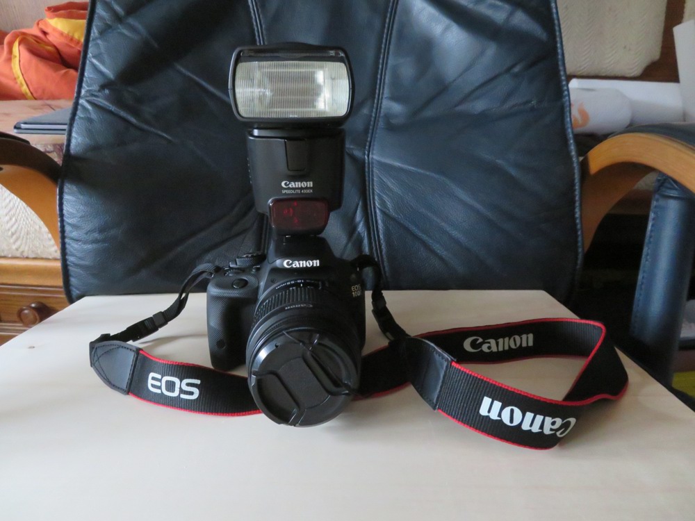 FOTO Canon EOS 100D mit Zubehör