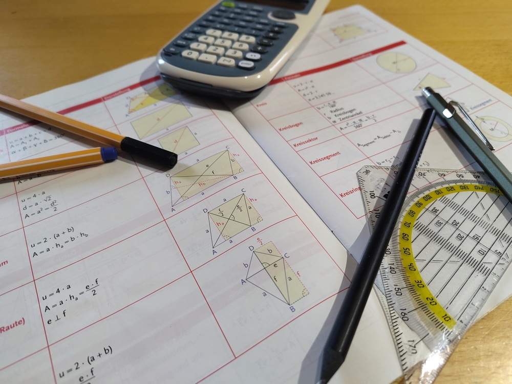 Nachhilfe: Mathe, Physik, Chemie,...