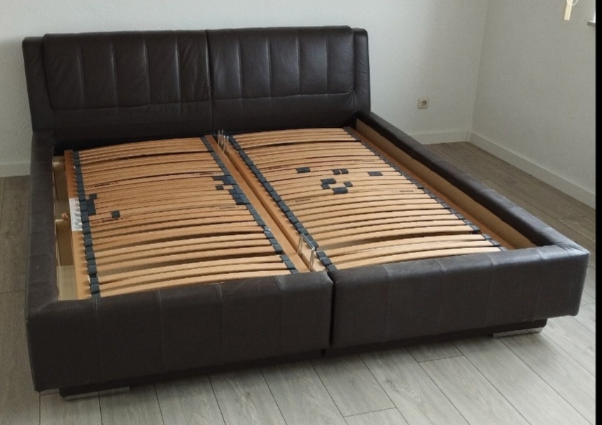 Bett Doppelbett mit Lattenrosten 