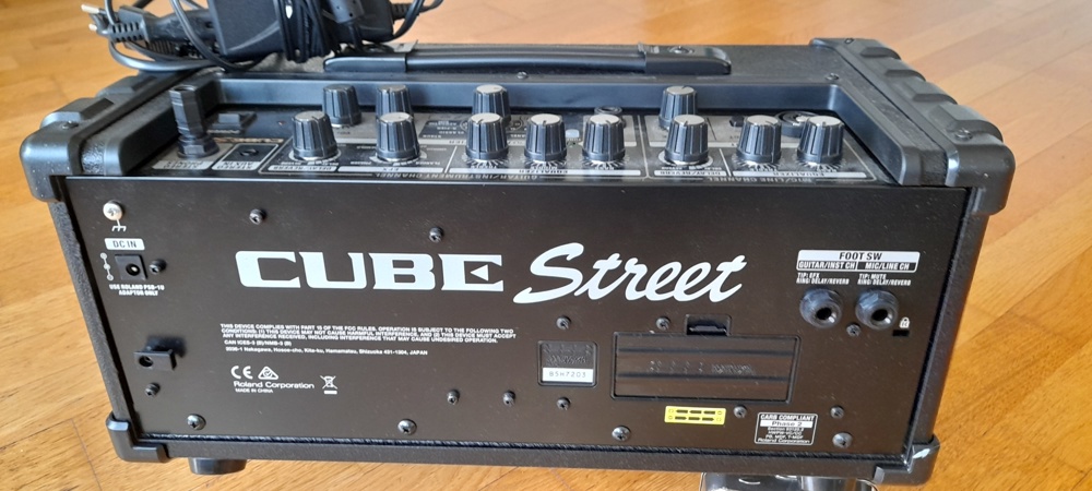 Roland Street Cube tragbarer Akustikverstärker 