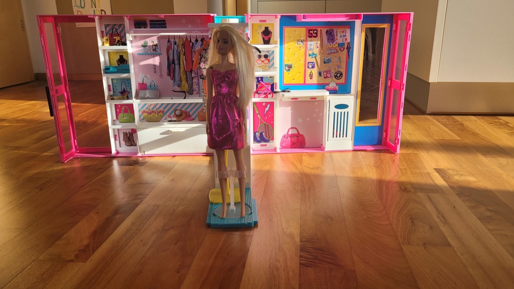 Barbie Kleiderkasten 