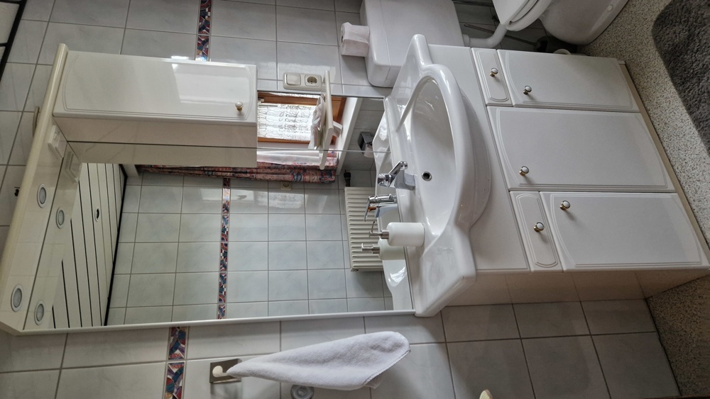 Badmöbel, WC-Möbel, Waschbecken, Spiegelschrank